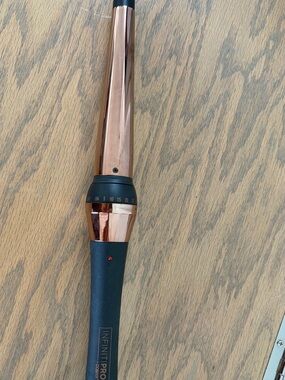 Conair InfinitiPRO Beachy Waves Curling Wand | 1”–1.5” Tapered Barrel